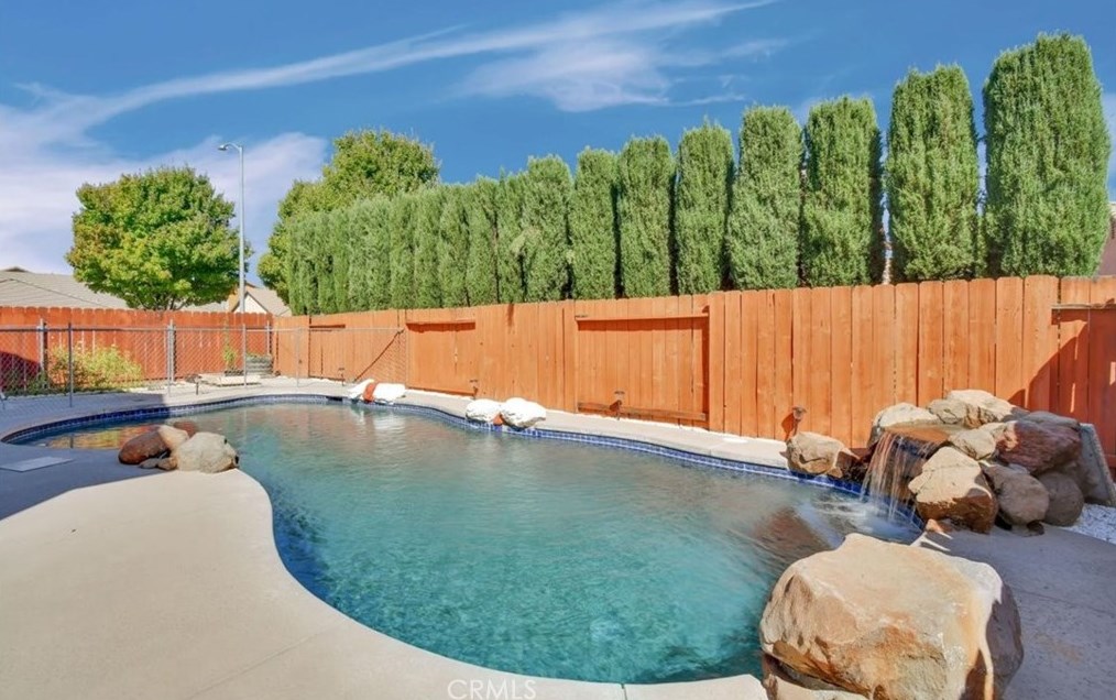 1961 Deerfield Dr, Yuba City CA 95993-9276 exterior