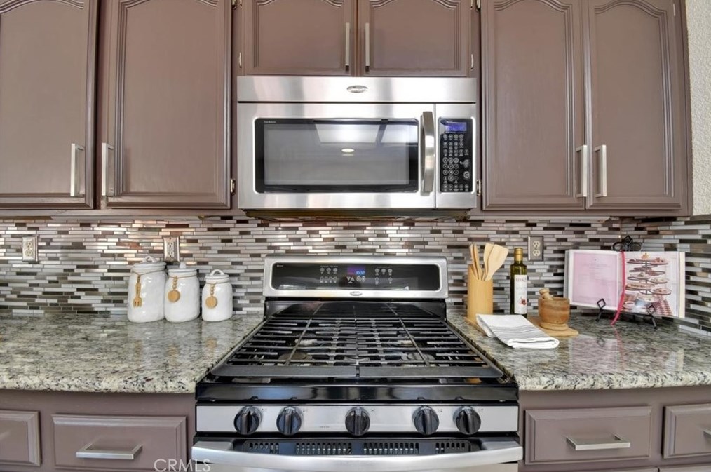 1961 Deerfield Dr, Yuba City CA 95993-9276 exterior