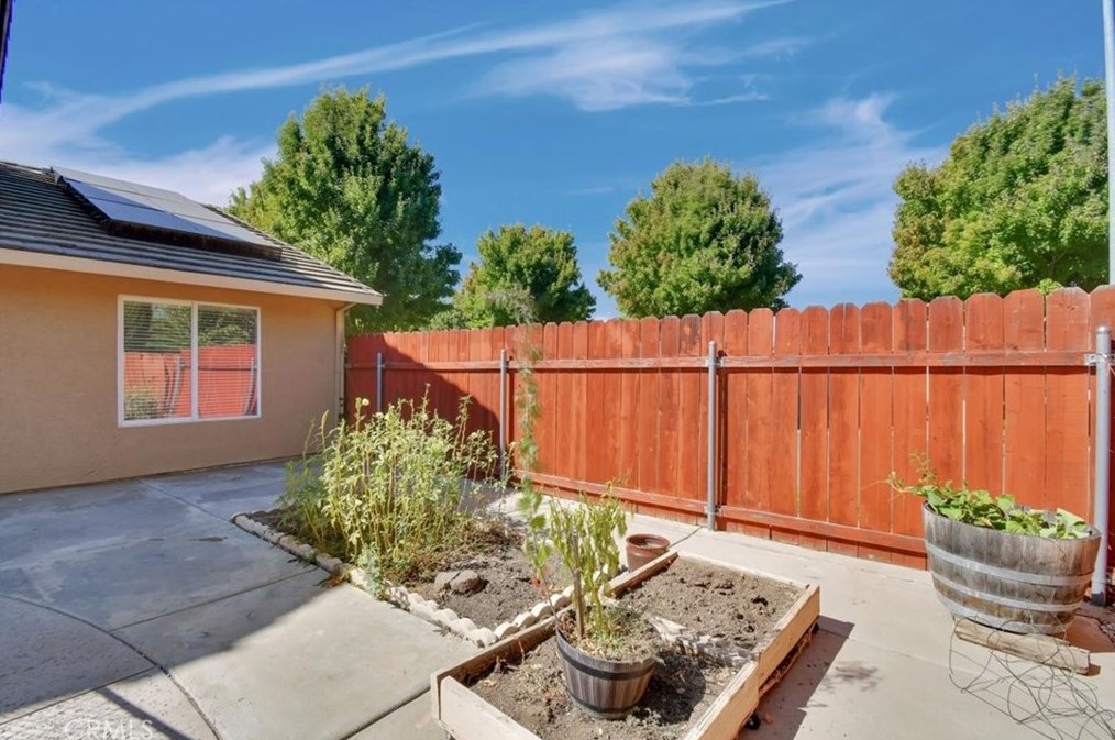 1961 Deerfield Dr, Yuba City CA 95993-9276 exterior