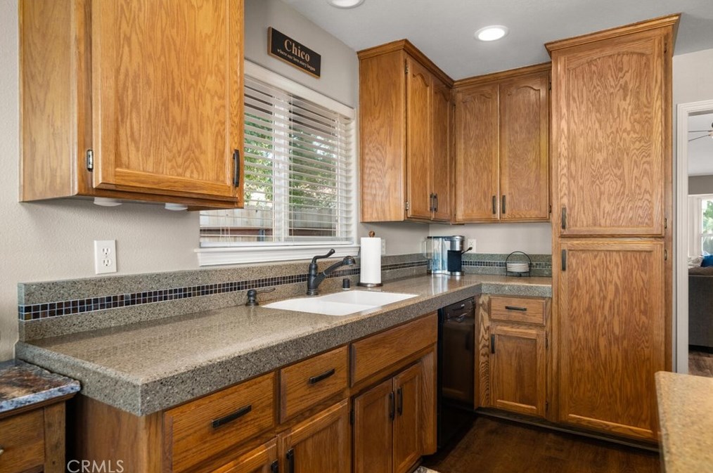 291 Pinyon Hills Dr, Chico CA  95928-3963 exterior