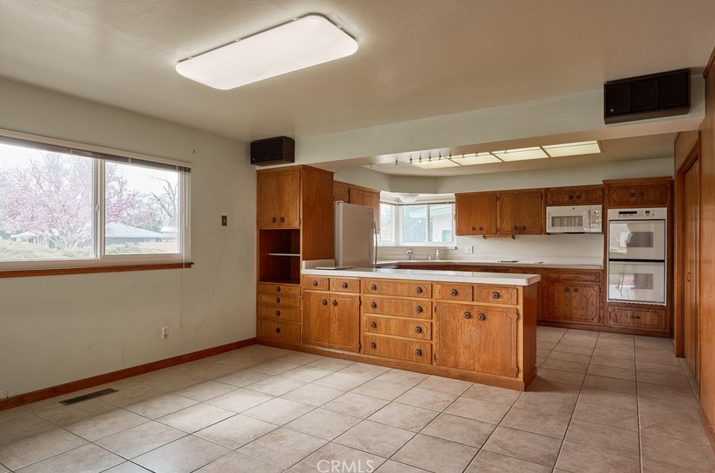 956 Manzanita Ave, Chico CA  95926-1420 exterior
