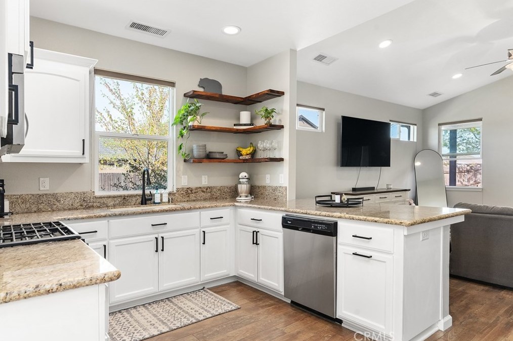 112 Degarmo Dr, Chico CA  95973-8010 exterior