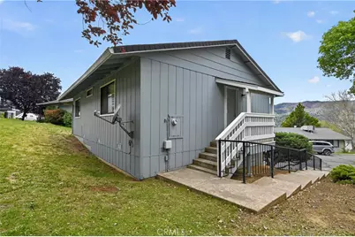 801 Sierra Vista Way Apt 44, Yreka, CA 96097 - Photo 3
