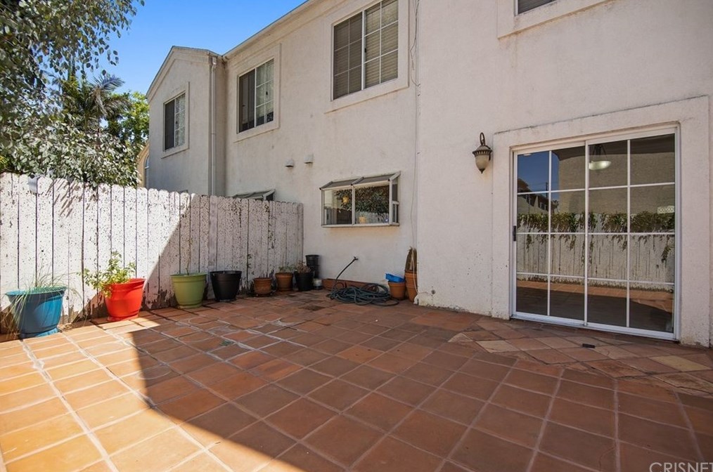 19017 Gault St, Los Angeles CA  91335-3900 exterior