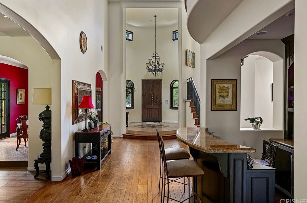 4928 Vanalden Ave, Los Angeles CA  91356-4718 exterior
