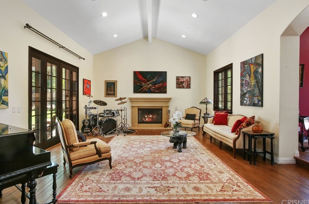 4928 Vanalden Ave, Los Angeles CA  91356-4718 exterior