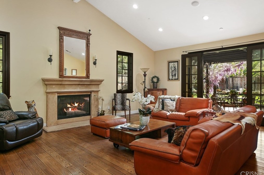 4928 Vanalden Ave, Los Angeles CA  91356-4718 exterior