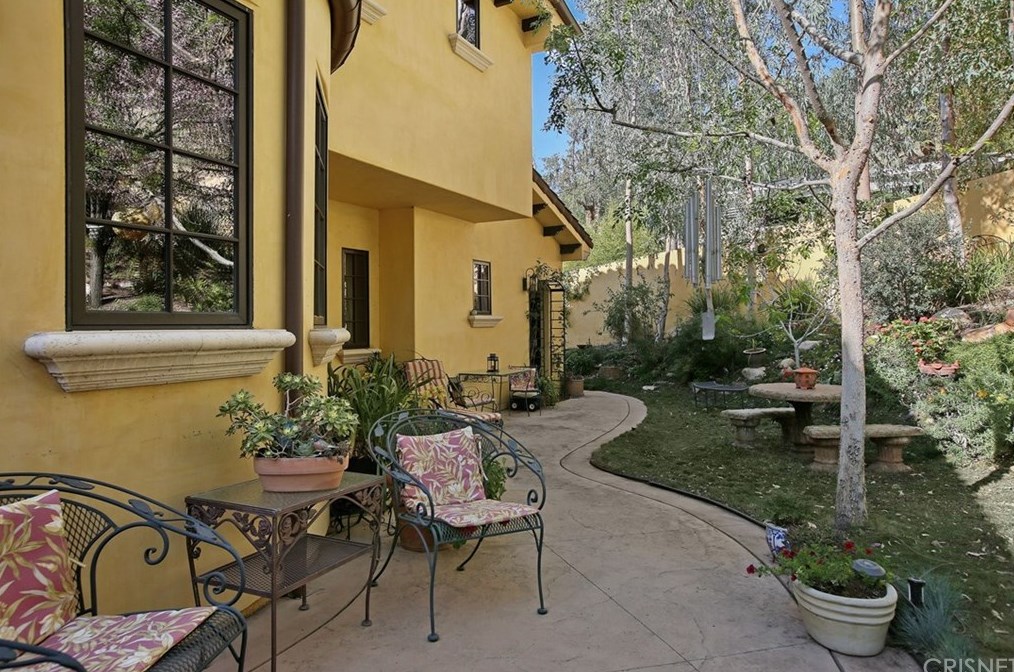 4928 Vanalden Ave, Los Angeles CA  91356-4718 exterior