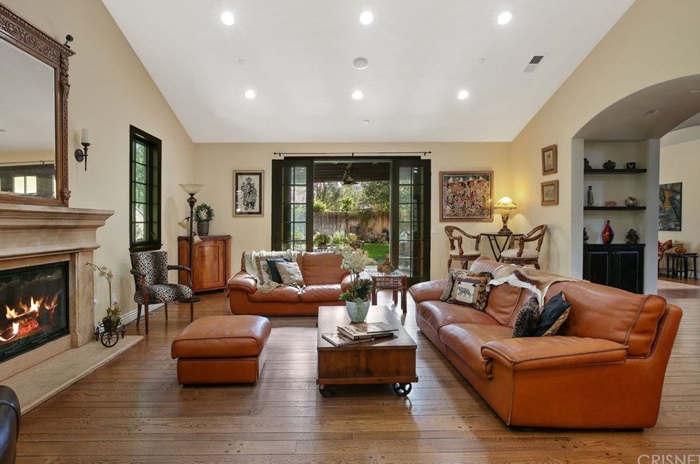 4928 Vanalden Ave, Los Angeles CA  91356-4718 exterior
