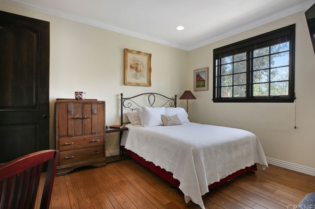 4928 Vanalden Ave, Los Angeles CA  91356-4718 exterior