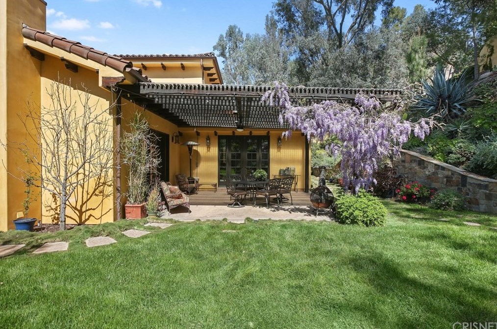 4928 Vanalden Ave, Los Angeles CA  91356-4718 exterior