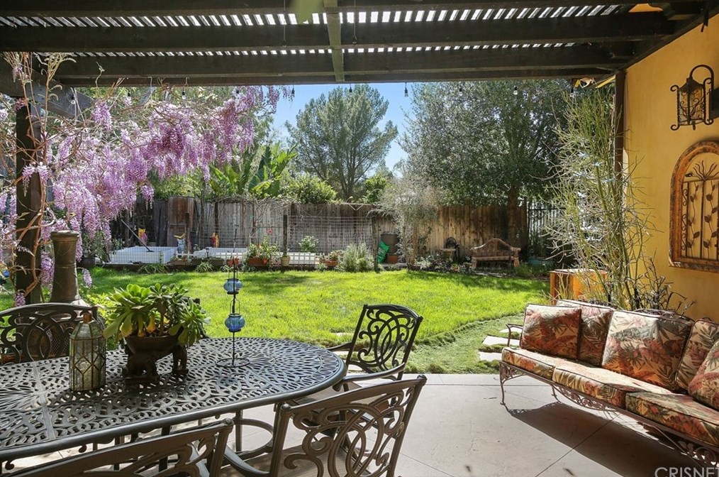 4928 Vanalden Ave, Los Angeles CA  91356-4718 exterior