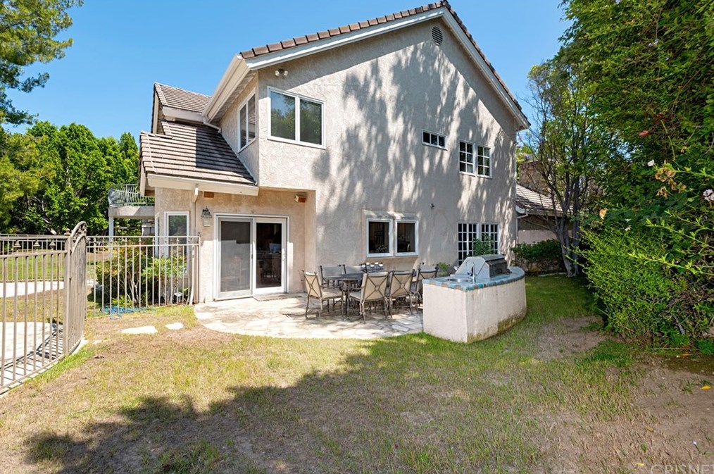 4039 Nogales Dr, Los Angeles CA  91356-5004 exterior