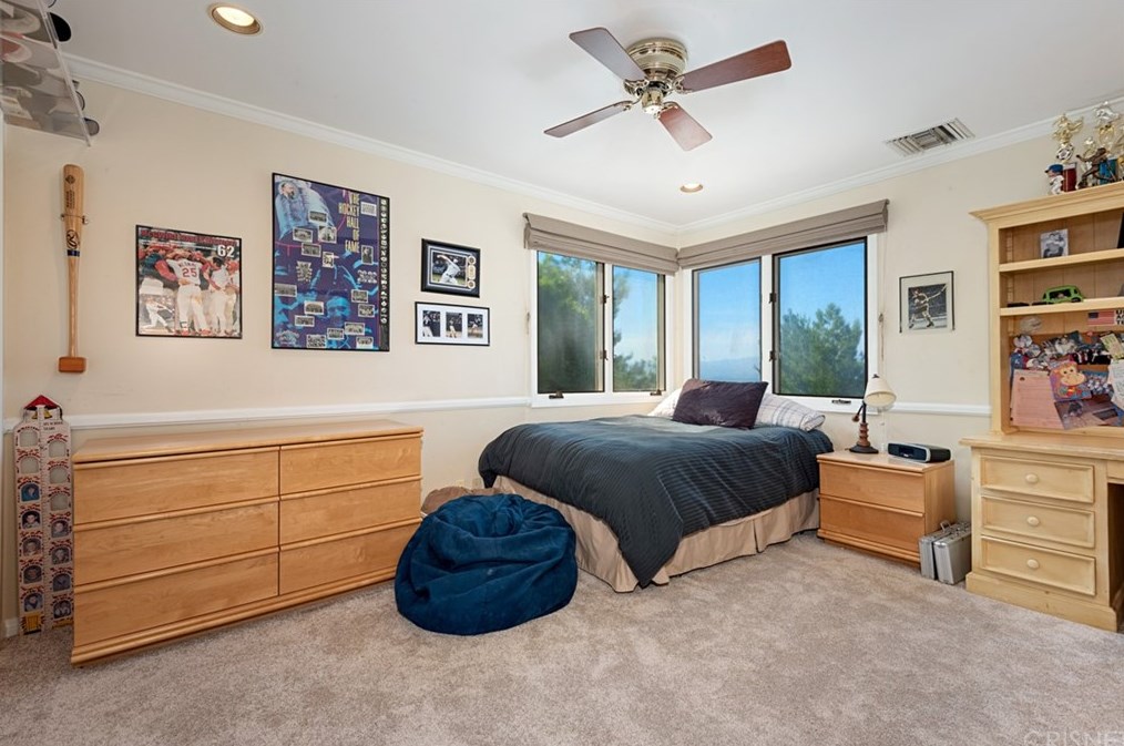 4039 Nogales Dr, Los Angeles CA  91356-5004 exterior