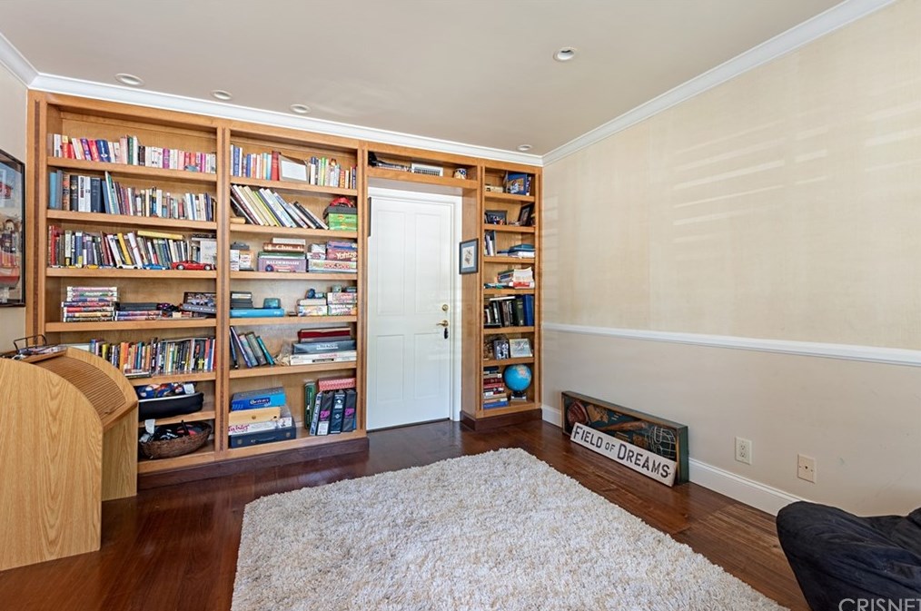 4039 Nogales Dr, Los Angeles CA  91356-5004 exterior