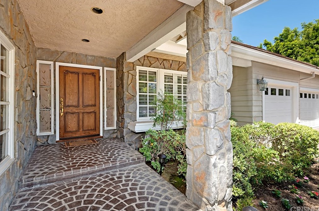 4039 Nogales Dr, Los Angeles CA  91356-5004 exterior