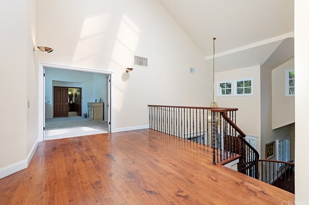 4039 Nogales Dr, Los Angeles CA  91356-5004 exterior