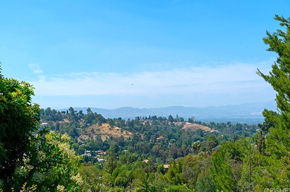 4039 Nogales Dr, Los Angeles CA  91356-5004 exterior