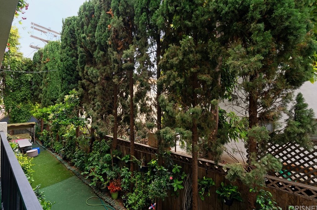 1059 Shenandoah St, Los Angeles CA  90035-2172 exterior