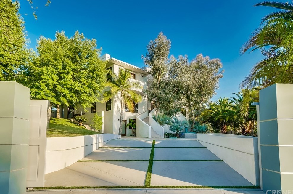 4990 Mecca Ave, Los Angeles CA  91356-4503 exterior
