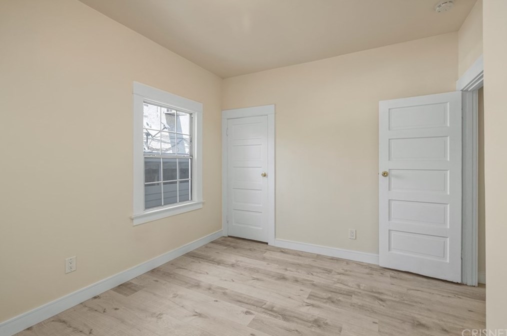 521 Heliotrope Dr, Los Angeles CA  90004-2905 exterior