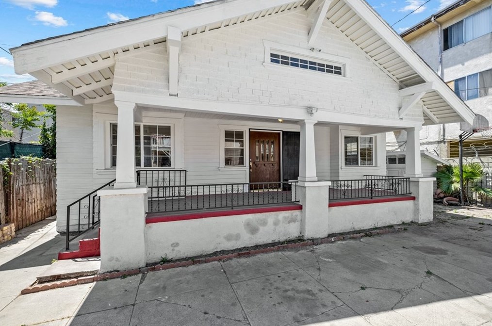 521 Heliotrope Dr, Los Angeles CA  90004-2905 exterior