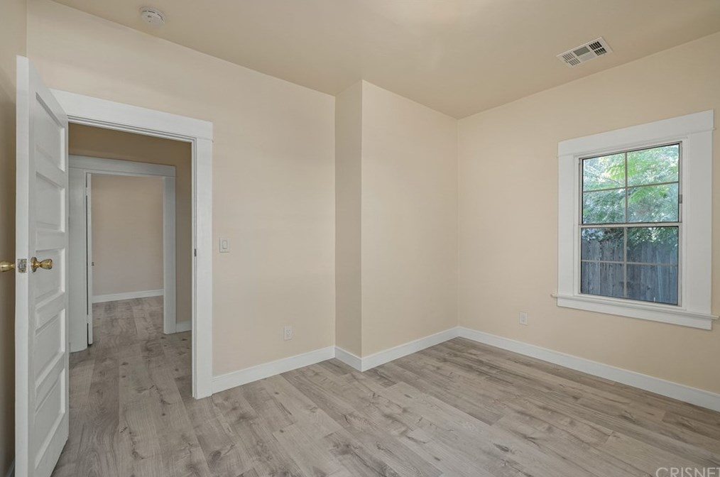 521 Heliotrope Dr, Los Angeles CA  90004-2905 exterior