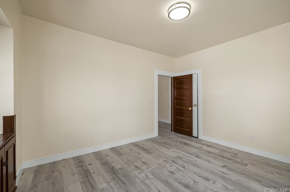 521 Heliotrope Dr, Los Angeles CA  90004-2905 exterior