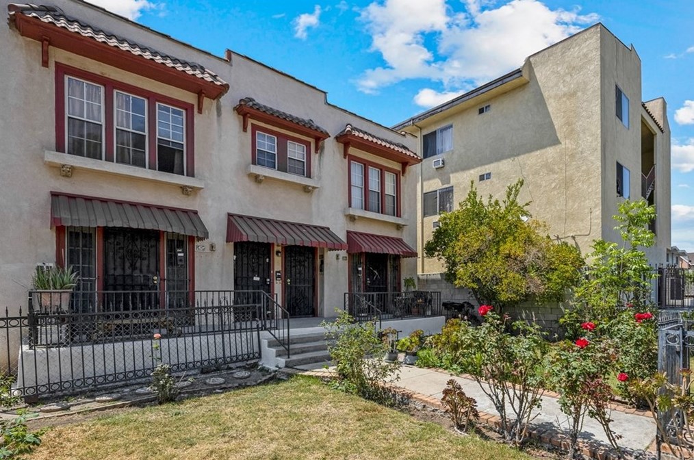 521 Heliotrope Dr, Los Angeles CA  90004-2905 exterior