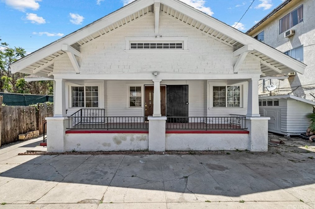521 Heliotrope Dr, Los Angeles CA  90004-2905 exterior