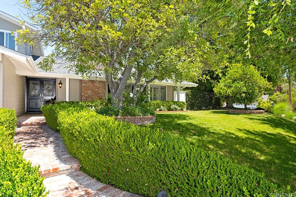 3544 Ganelon Dr, Calabasas, CA 91302