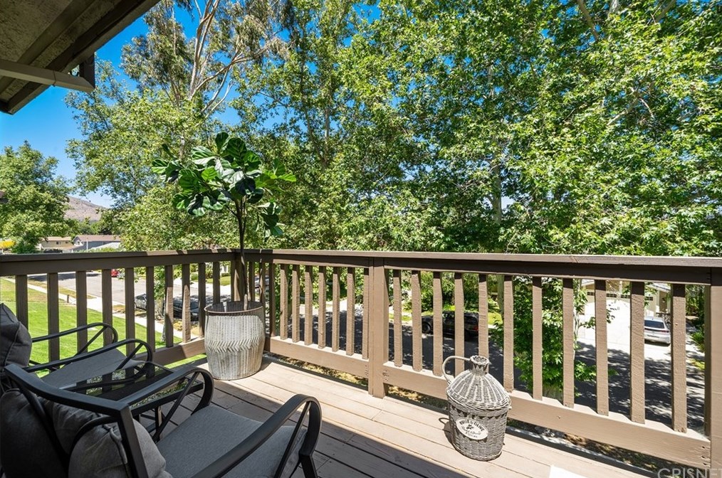 38 Meadowlark Ln, Calabasas CA  91377-1017 exterior