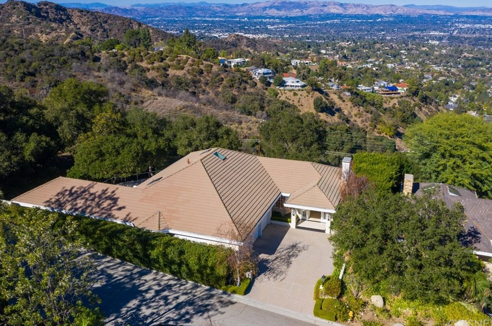 3111 Stone Oak Dr, Los Angeles CA  90049-1180 exterior