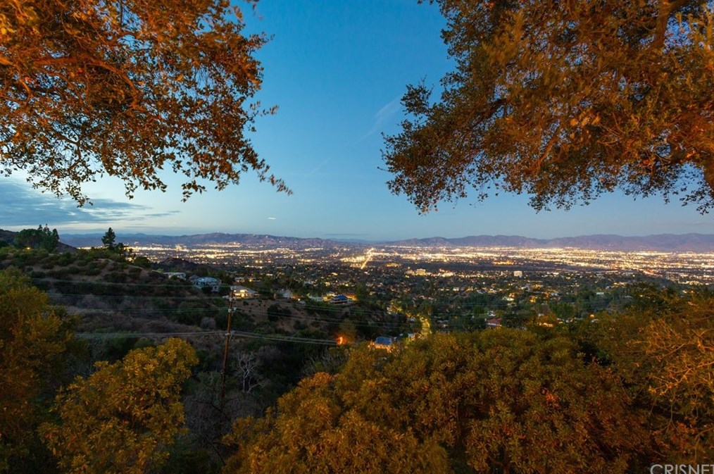 3111 Stone Oak Dr, Los Angeles CA  90049-1180 exterior