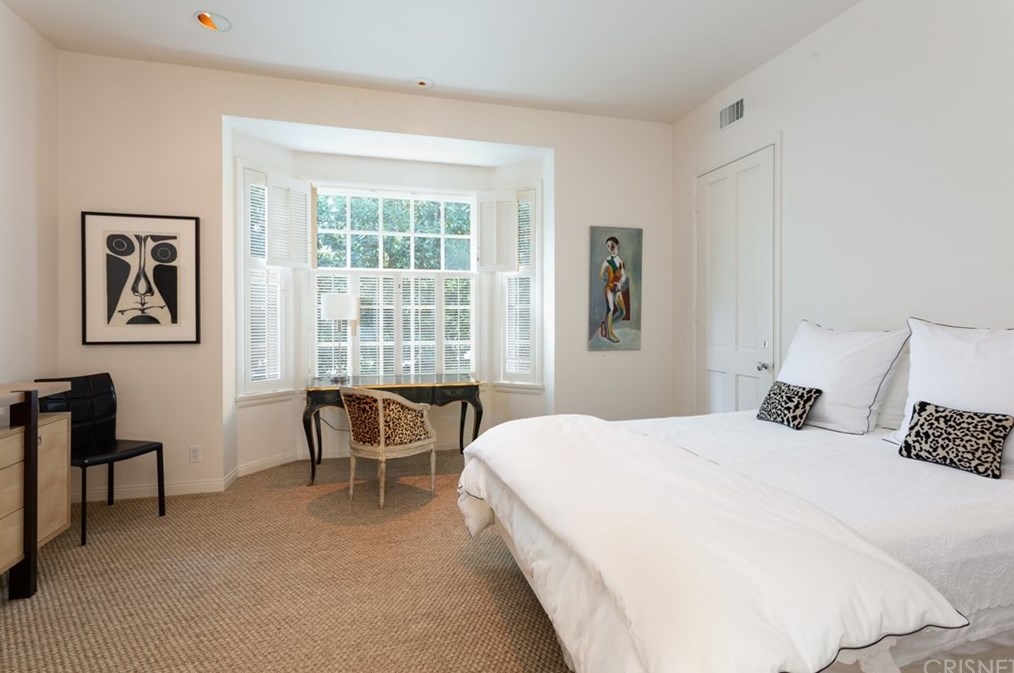 3111 Stone Oak Dr, Los Angeles CA  90049-1180 exterior