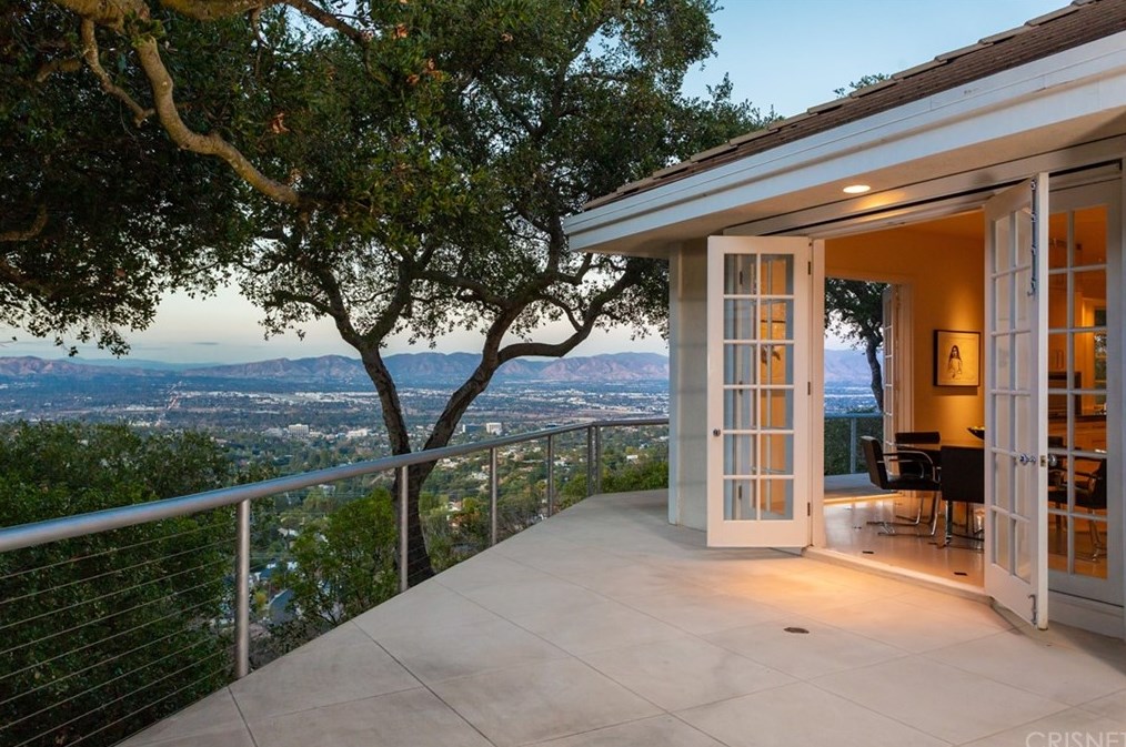 3111 Stone Oak Dr, Los Angeles CA  90049-1180 exterior