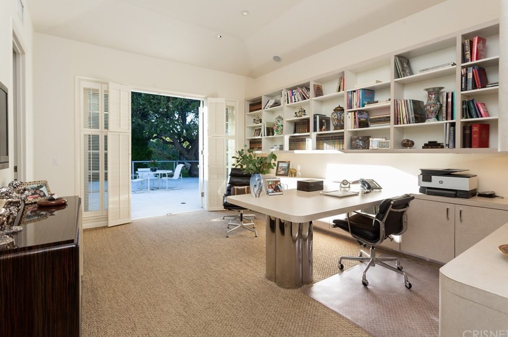 3111 Stone Oak Dr, Los Angeles CA  90049-1180 exterior