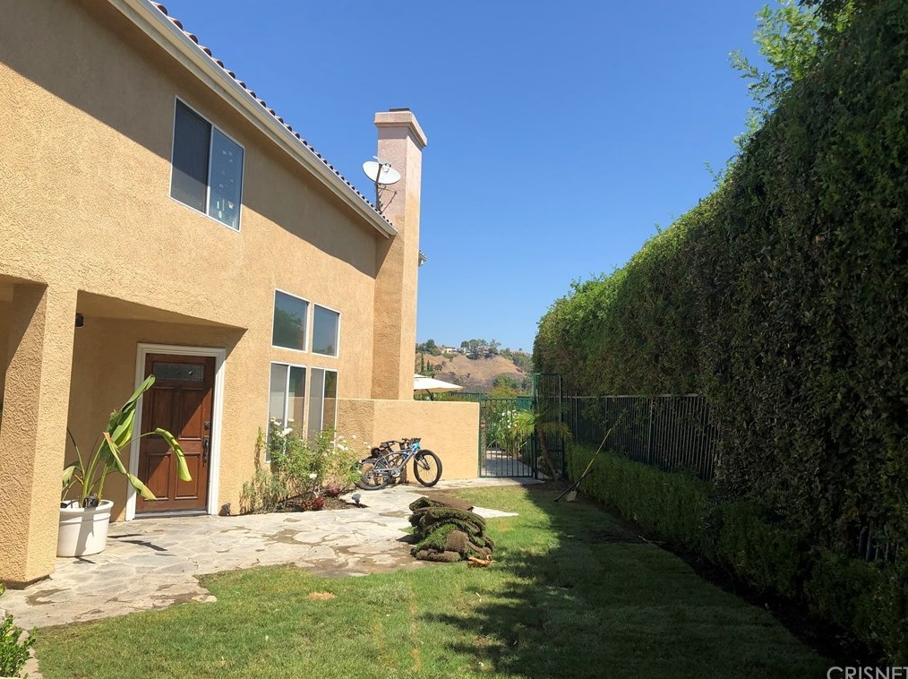 24801 Calle Cedro, Calabasas CA  91302-3037 exterior