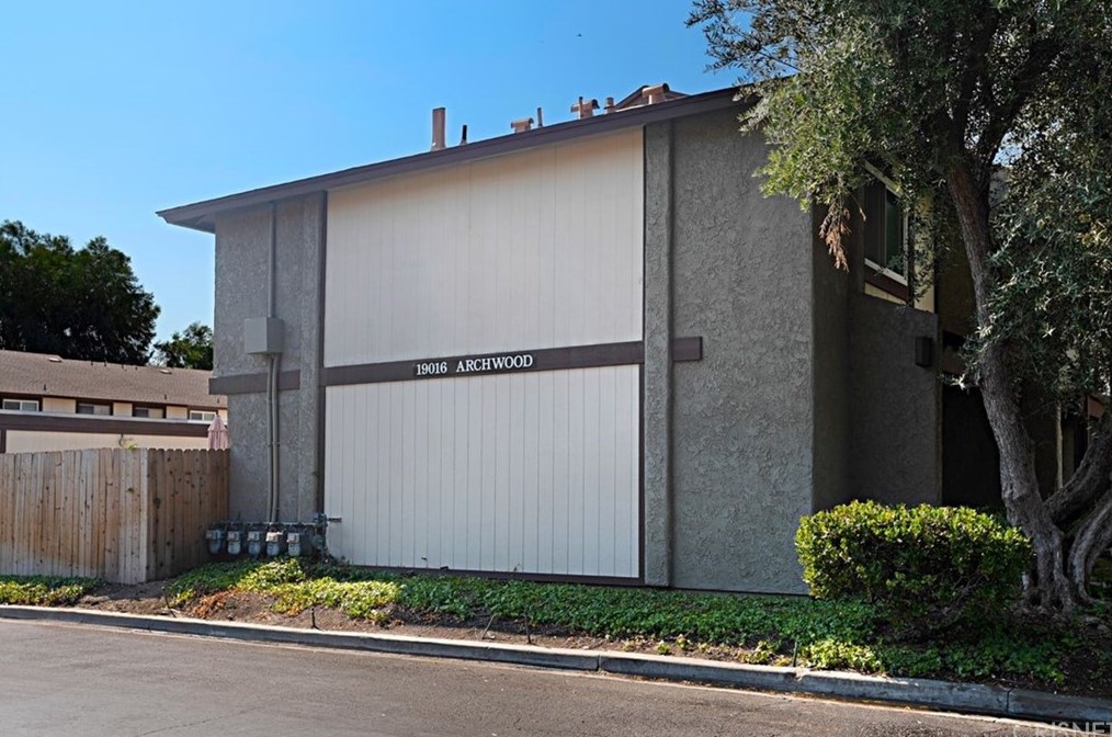 19016 Archwood St, Los Angeles CA  91335-5120 exterior