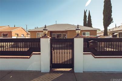 13700 Osborne Street - Photo 1
