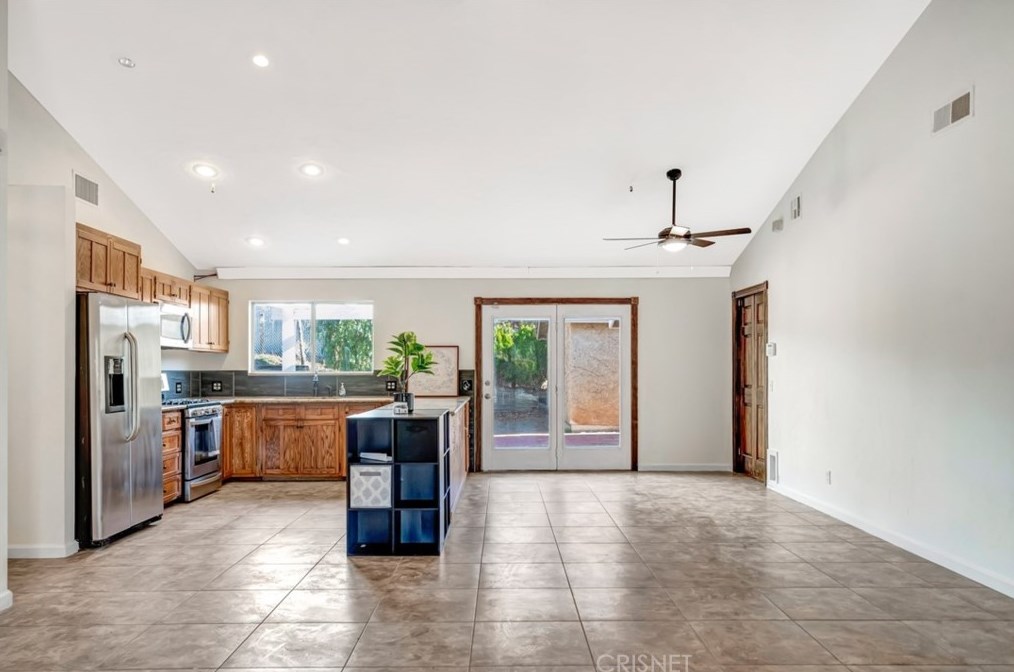 8545 Calva St, Palmdale CA  93551-7230 exterior