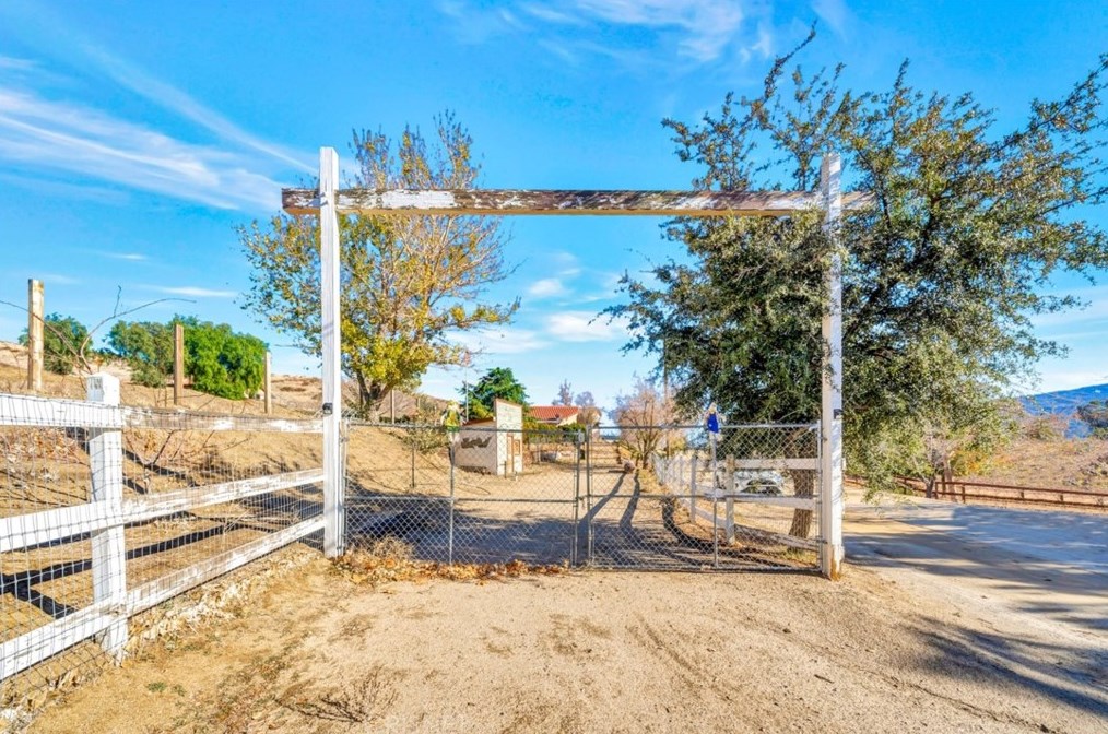 8545 Calva St, Palmdale CA  93551-7230 exterior