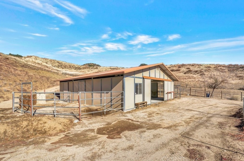8545 Calva St, Palmdale CA  93551-7230 exterior