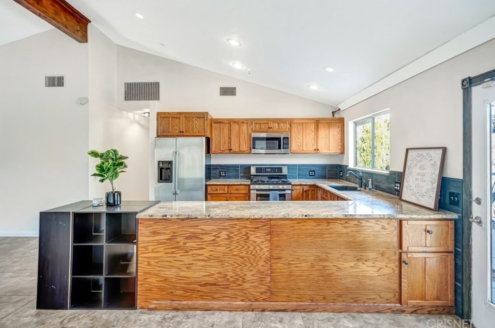 8545 Calva St, Palmdale CA  93551-7230 exterior