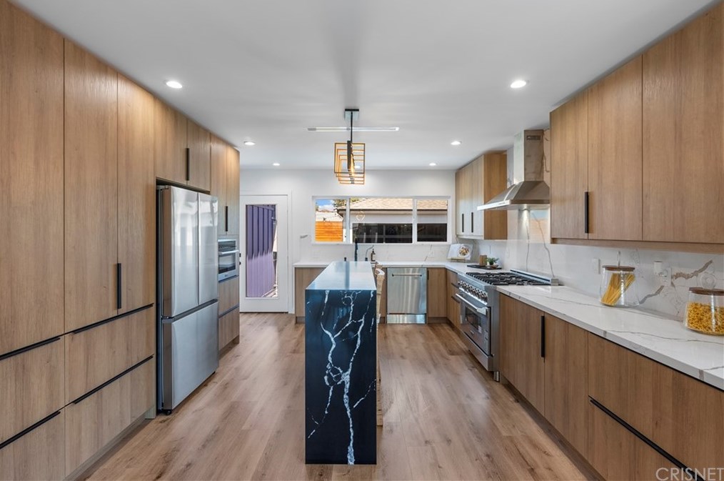 3826 Degnan Blvd, Los Angeles CA  90008-1931 exterior