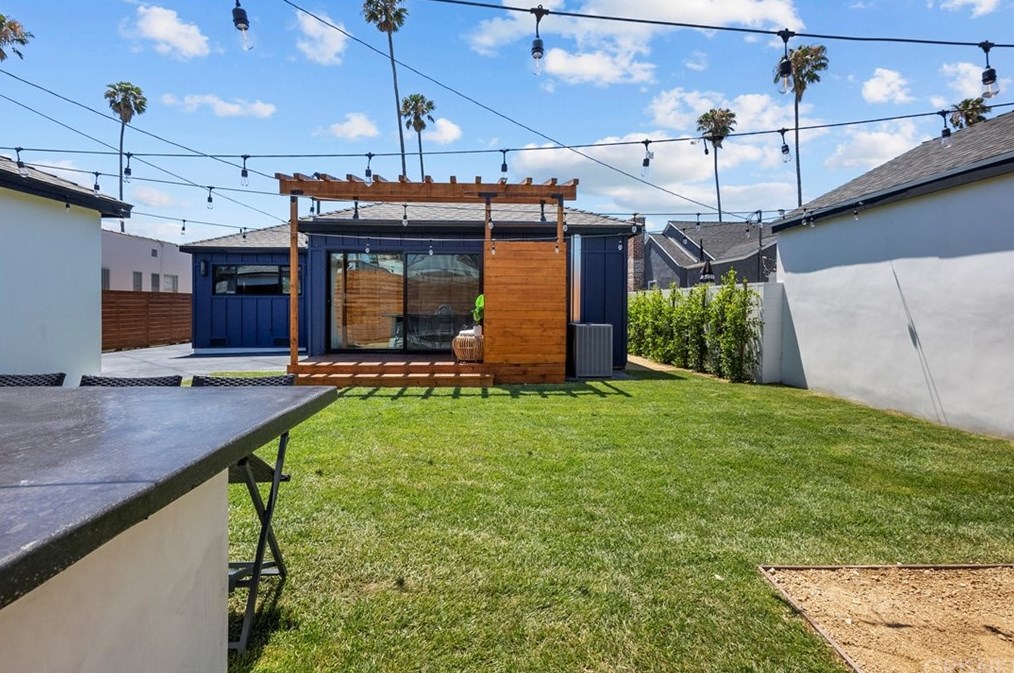 3826 Degnan Blvd, Los Angeles CA  90008-1931 exterior