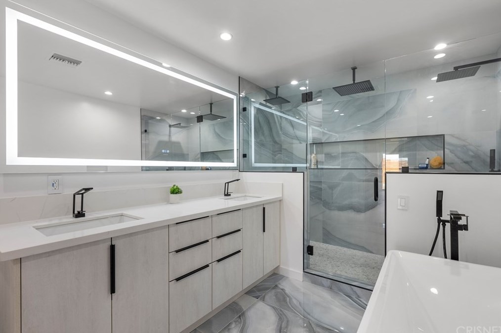 3826 Degnan Blvd, Los Angeles CA  90008-1931 exterior