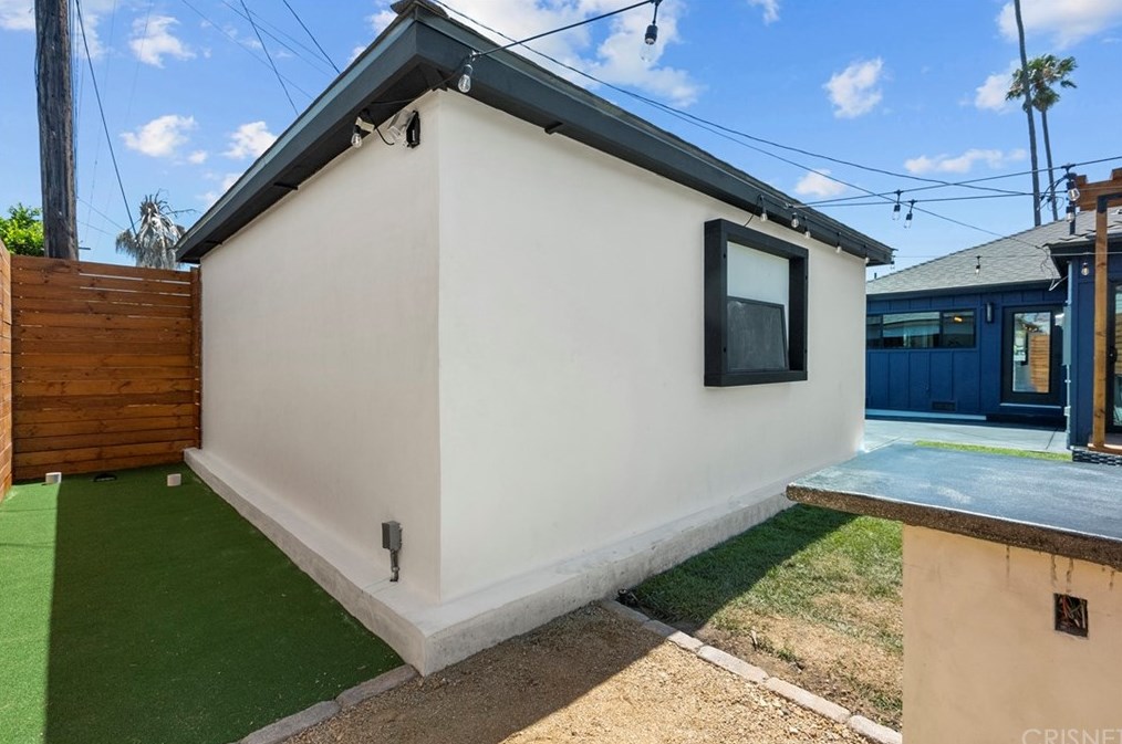 3826 Degnan Blvd, Los Angeles CA  90008-1931 exterior