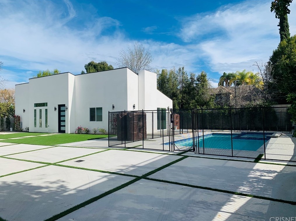 5146 Otis Ave, Los Angeles CA  91356-4210 exterior