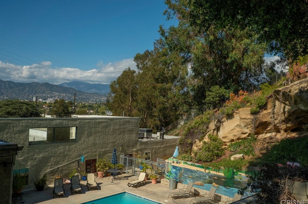 2344 Fletcher Dr, Los Angeles CA  90039-4031 exterior